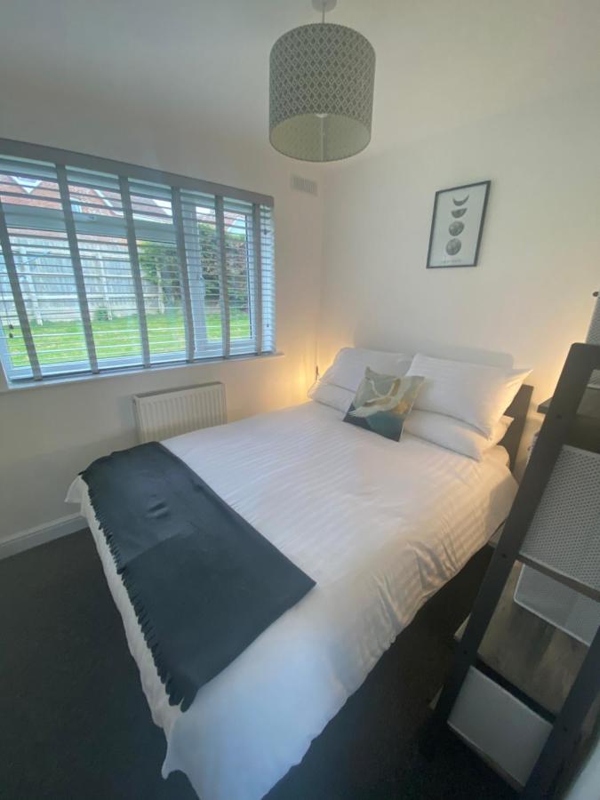 Beau - Brambles Chine, Colwell Bay - 5 Star Wifi - Short Walk To The Hut And Beach - 1 Night Stays Available - Ferry Offers Freshwater Exterior foto