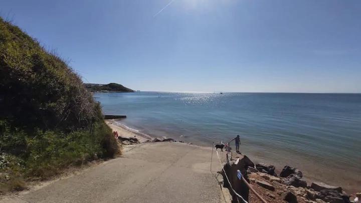Beau - Brambles Chine, Colwell Bay - 5 Star Wifi - Short Walk To The Hut And Beach - 1 Night Stays Available - Ferry Offers Freshwater Exterior foto