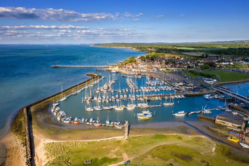 Beau - Brambles Chine, Colwell Bay - 5 Star Wifi - Short Walk To The Hut And Beach - 1 Night Stays Available - Ferry Offers Freshwater Exterior foto